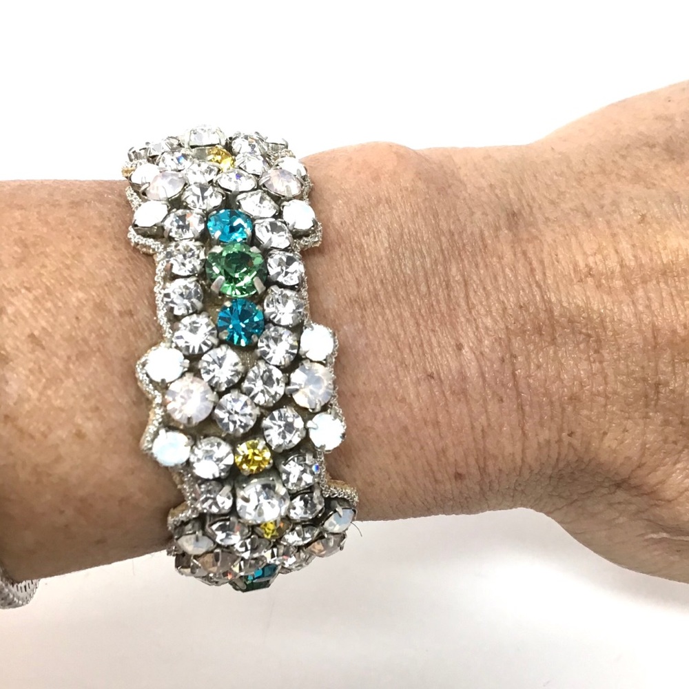 CRYSTAL & BEADED BRACELET